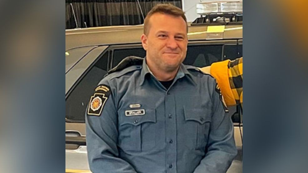 Oficial muere apuñalado