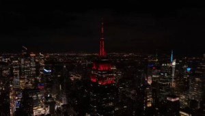 Edificio Empire State se ilumina de rojo